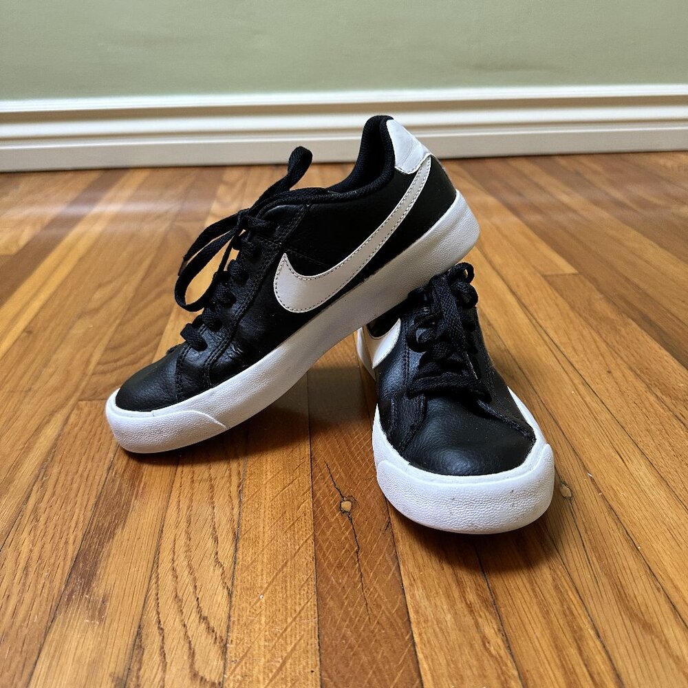 Nike Casual Black Leather Sneakers Size 7